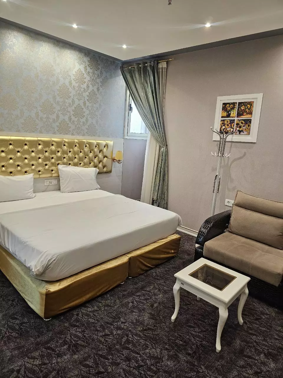 Alibaba https://cdn.alibaba.ir/ostorage/hotel-accommodation-images/6819eb70f6e8766ef96f5249_دبل اکونومی (1).webp